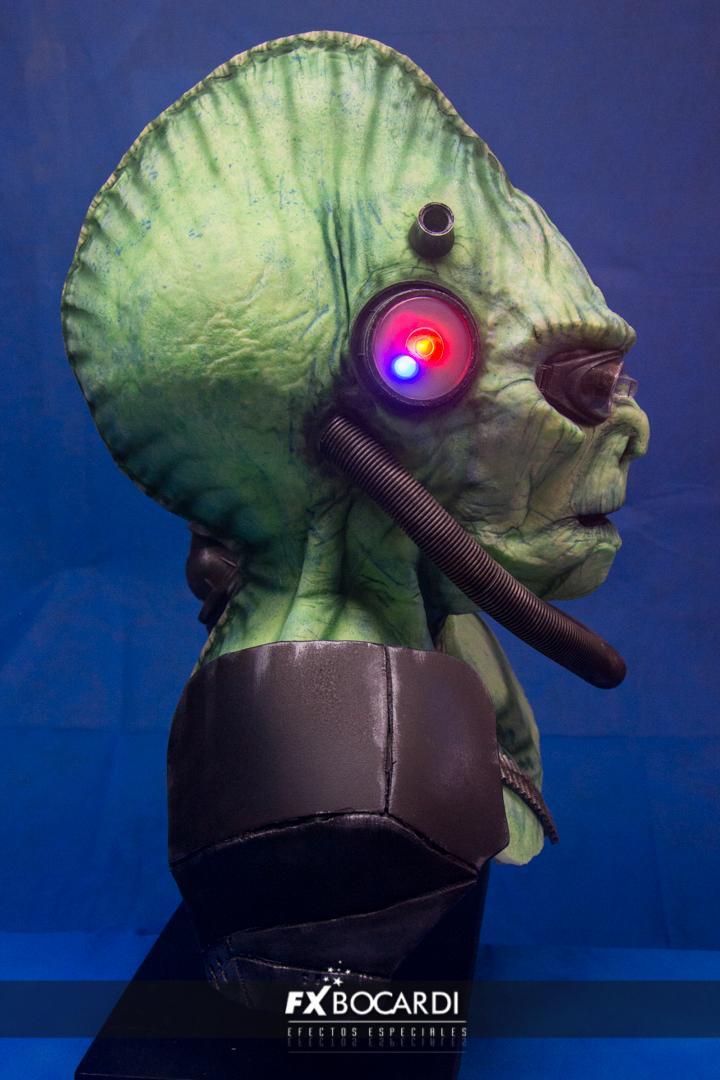Busto de alienígena con luces incorporadas.