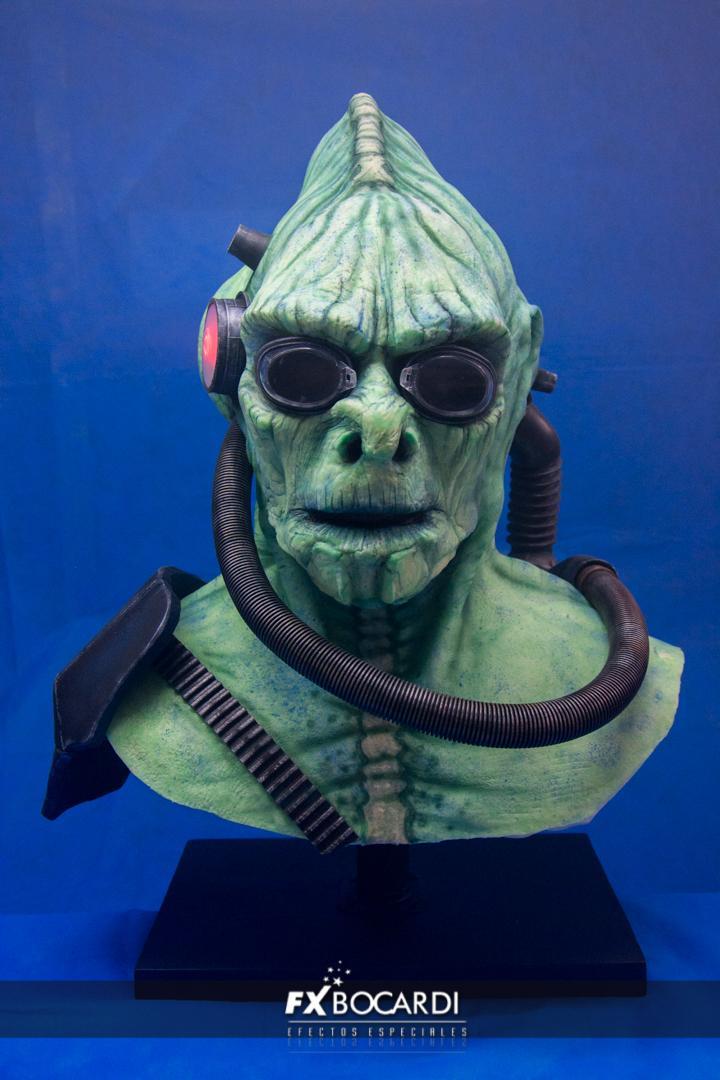 Busto de alienígena con luces incorporadas.