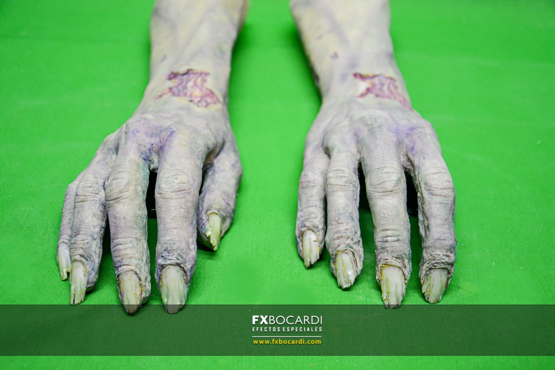 Mano y antebrazo de zombie, para corto de terror en Córdoba.