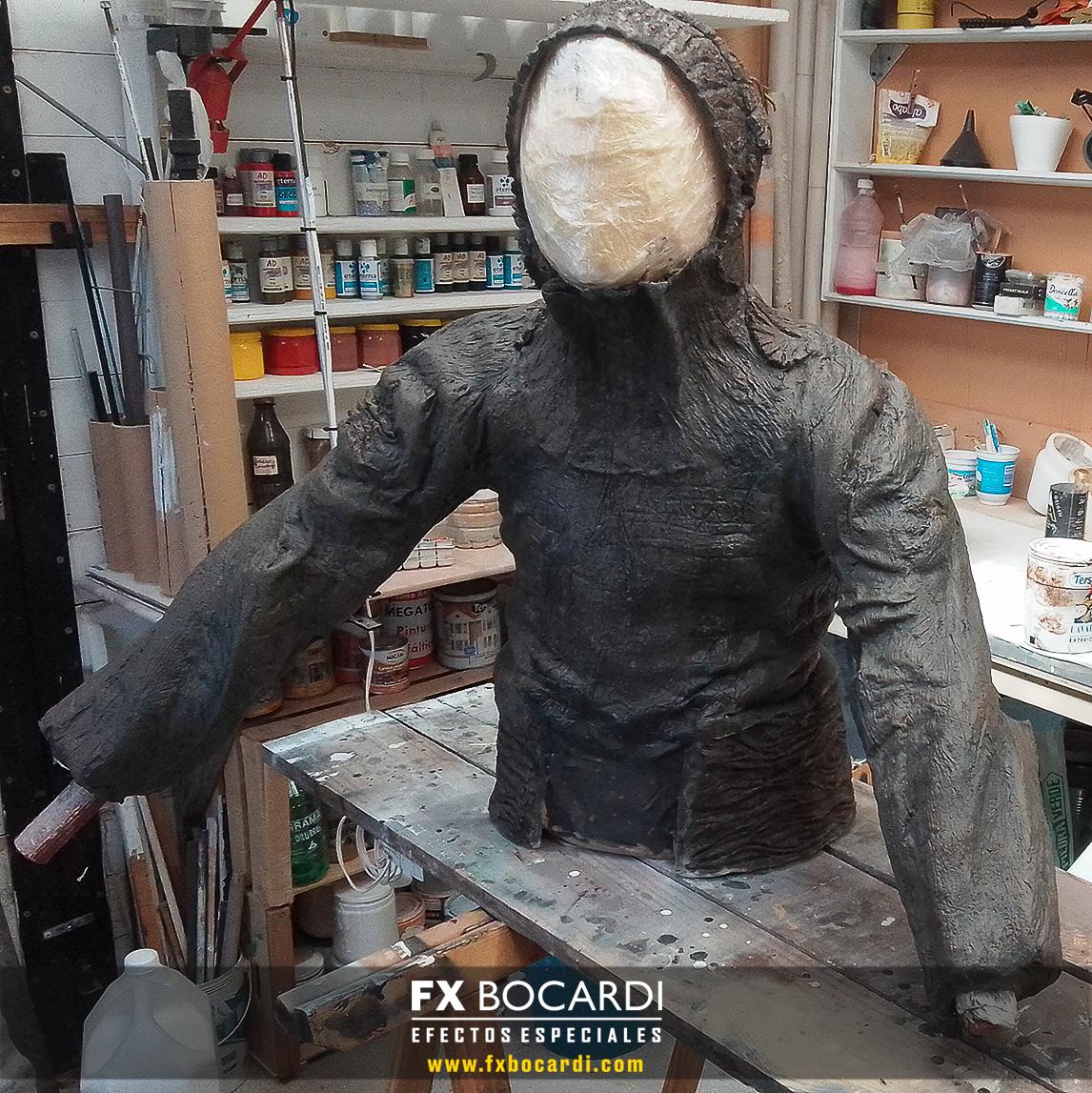 Traje y Cowl pre-pintados