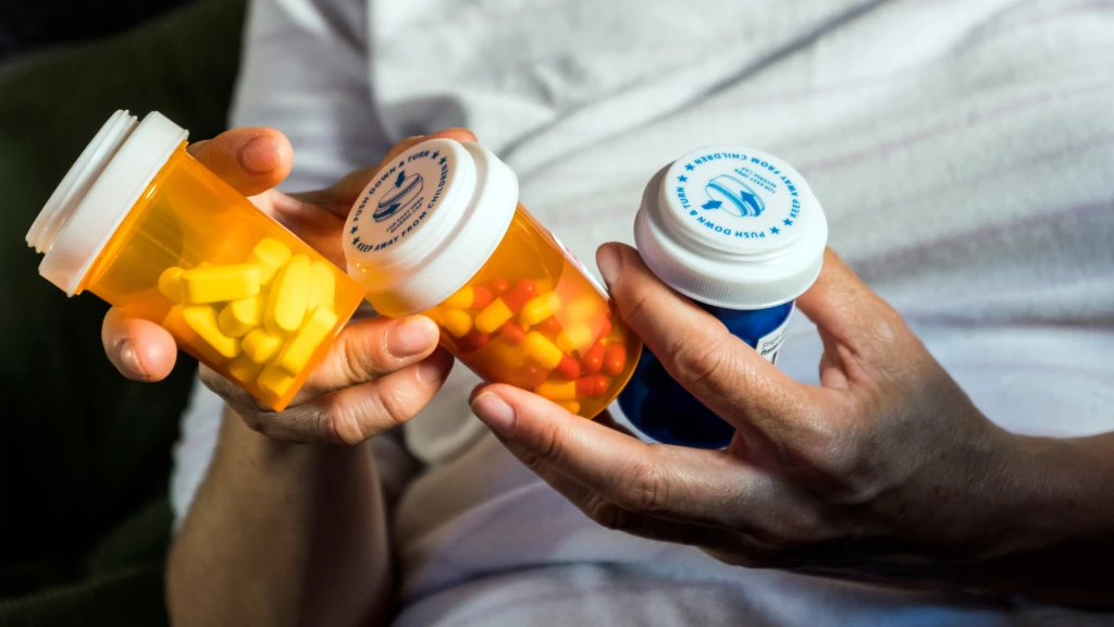 Tratamientos farmacológicos combinados con modificaciones del estilo de vida en adultos con sobrepeso u obesidad.
