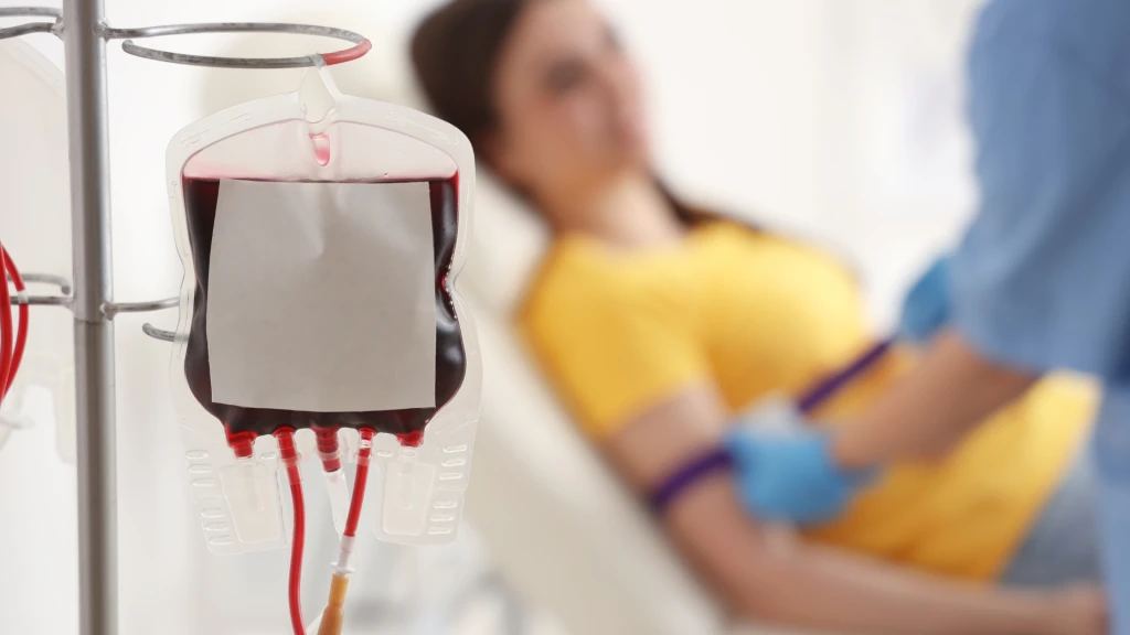 Transfusión de sangre completa prehospitalaria en casos de hemorragia traumática.