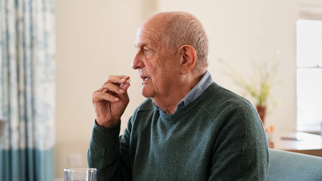 Factores predictivos y resultados clínicos del tratamiento a largo plazo con opioides en adultos mayores: una revisión sistemática.