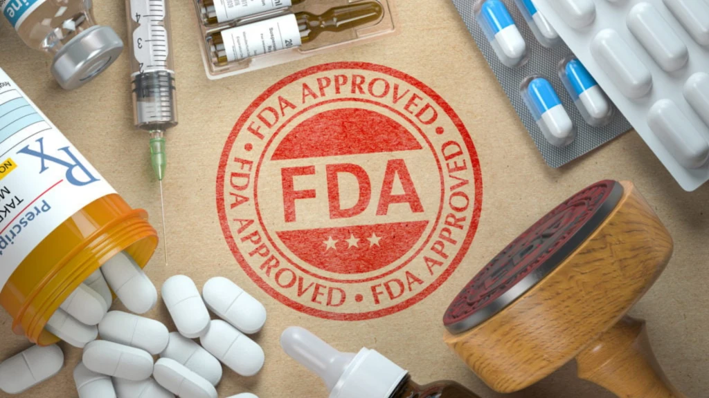 Características de los fármacos y los países asociadas con la aprobación y el lanzamiento global de nuevas terapias aprobadas por la FDA.