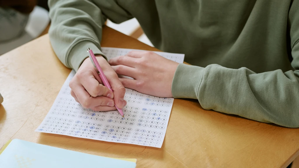 Servicios de bajo valor y desempeño en la evaluación longitudinal del conocimiento.