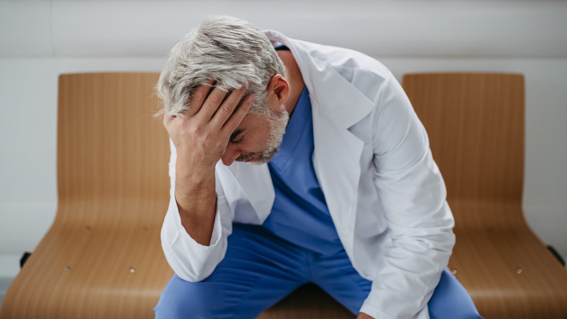 Efectividad de las estrategias para prevenir el síndrome de burnout en el personal de salud en hospitales.