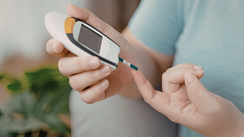 Monitorización continua de la glucosa frente a automonitorización de la glucosa en sangre en personas con diabetes tipo 2.