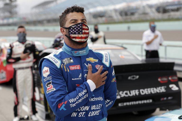 Dura imagen racista en el NASCAR.