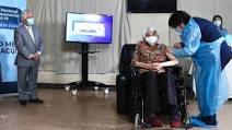 Chile inicia la vacunación para adultos mayores.