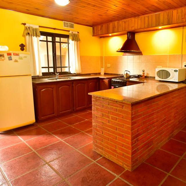Cocina del apart triple premium de Apart Lumí Atalá