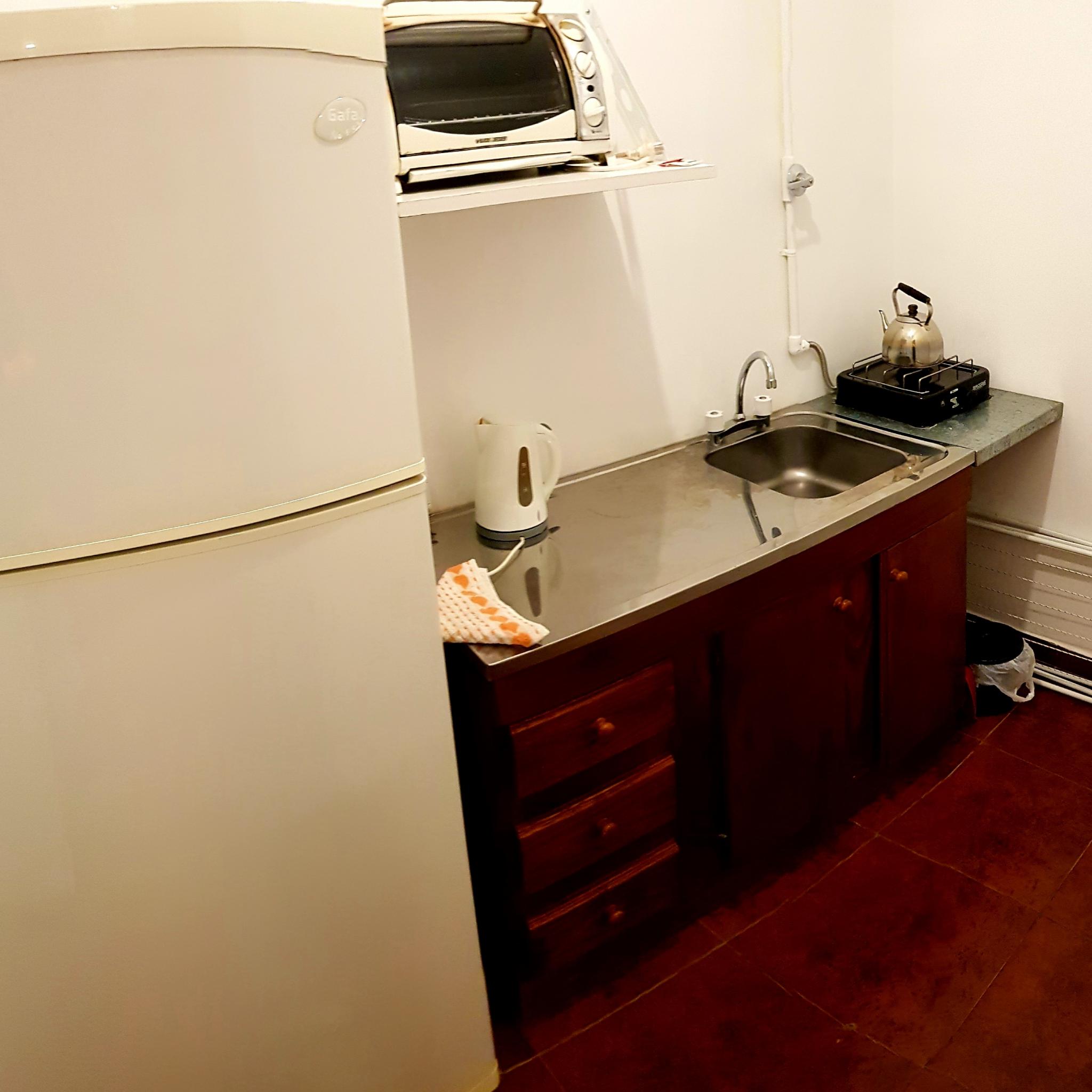 Cocina del monoambiente doble standard del Apart Lumí Atalá