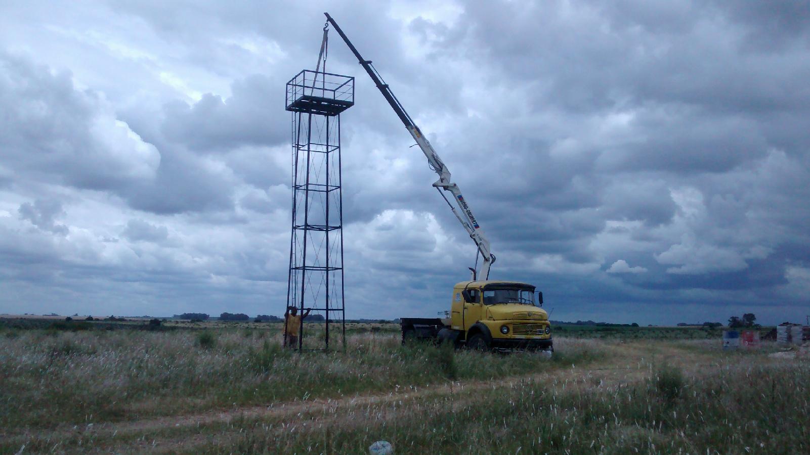 Torre para tanque de agua de 2500 L de 8 m de alto