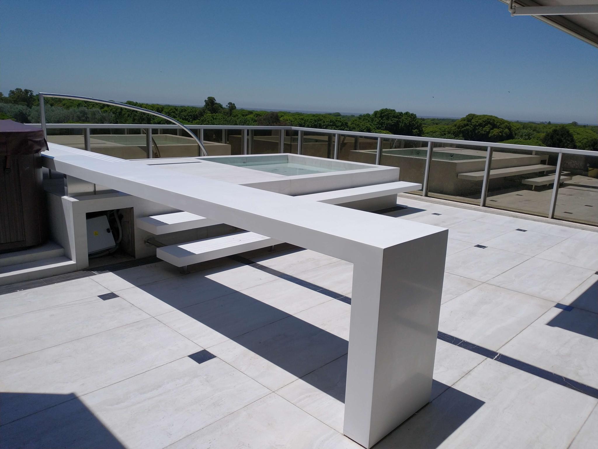 barra con pie doble frente ancho sin uniones silestone-blanco-norte fabricado por Ai-to mobiliario en puerto madero CABA