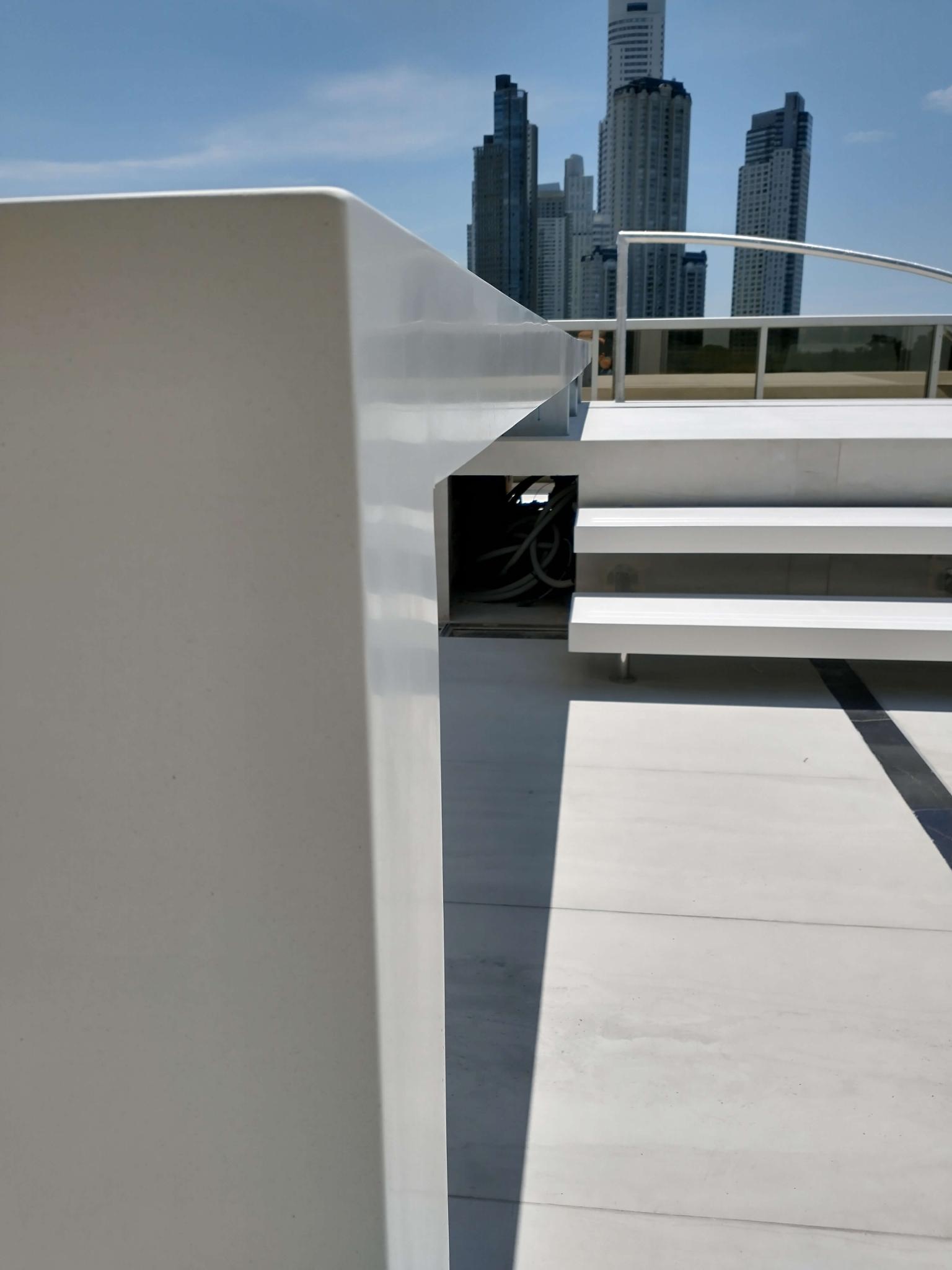 barra XL con pie doble frente ancho sin uniones silestone-blanco-norte fabricado por Ai-to mobiliario en puerto madero CABA