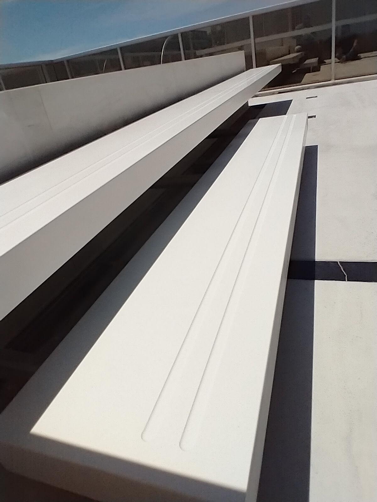 Escalones frente anchos con antideslizante sin uniones superior silestone-blanco-norte fabricado por Ai-to mobiliario en puerto madero CABA