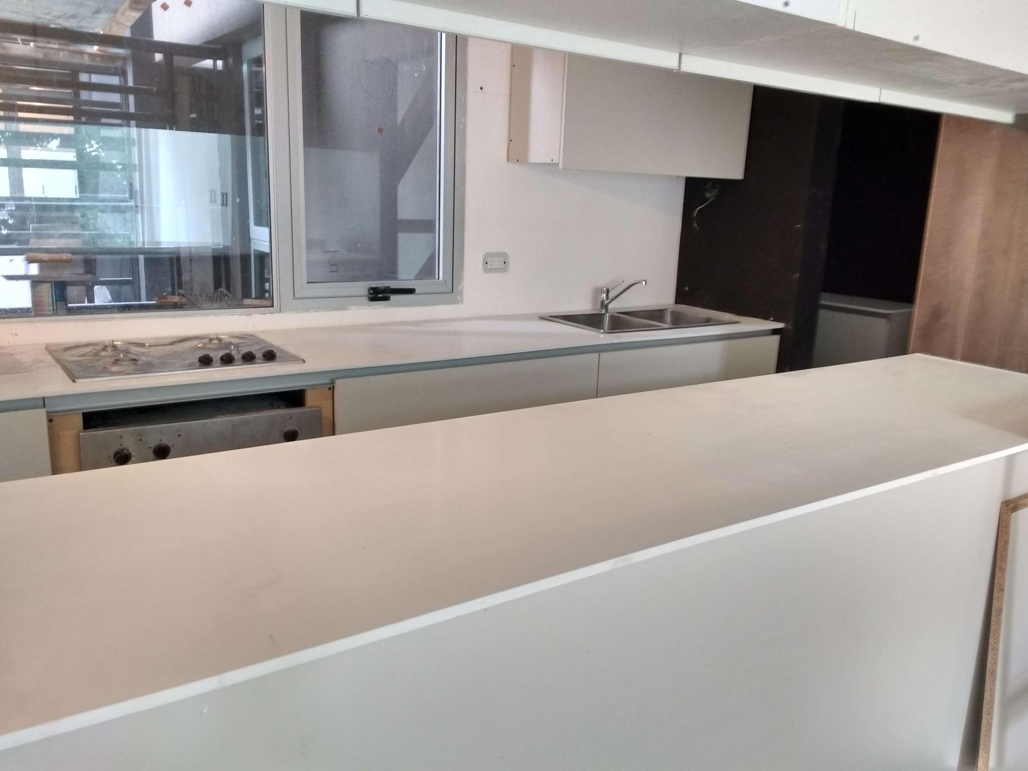 Mesadas de diseño moderno blancas
