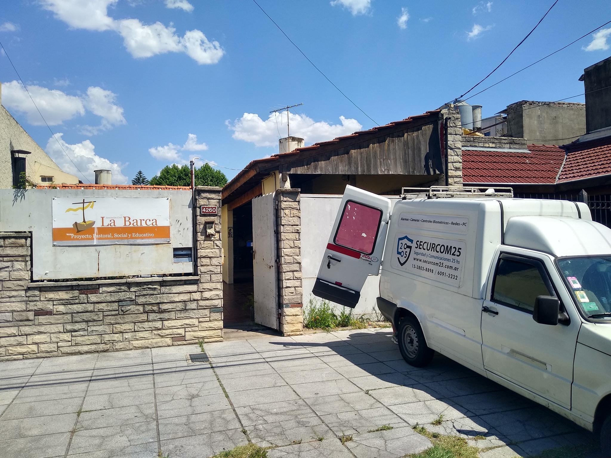 RSE - Ayudamos a llevar cajas de Navidad de Accenture para los chicos de la Asociación Civil La Barca