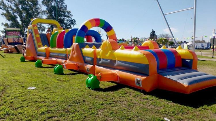 Alquiler de juegos inflables para cumpleaños y festejos en casa Rosario y localidades aledañas.