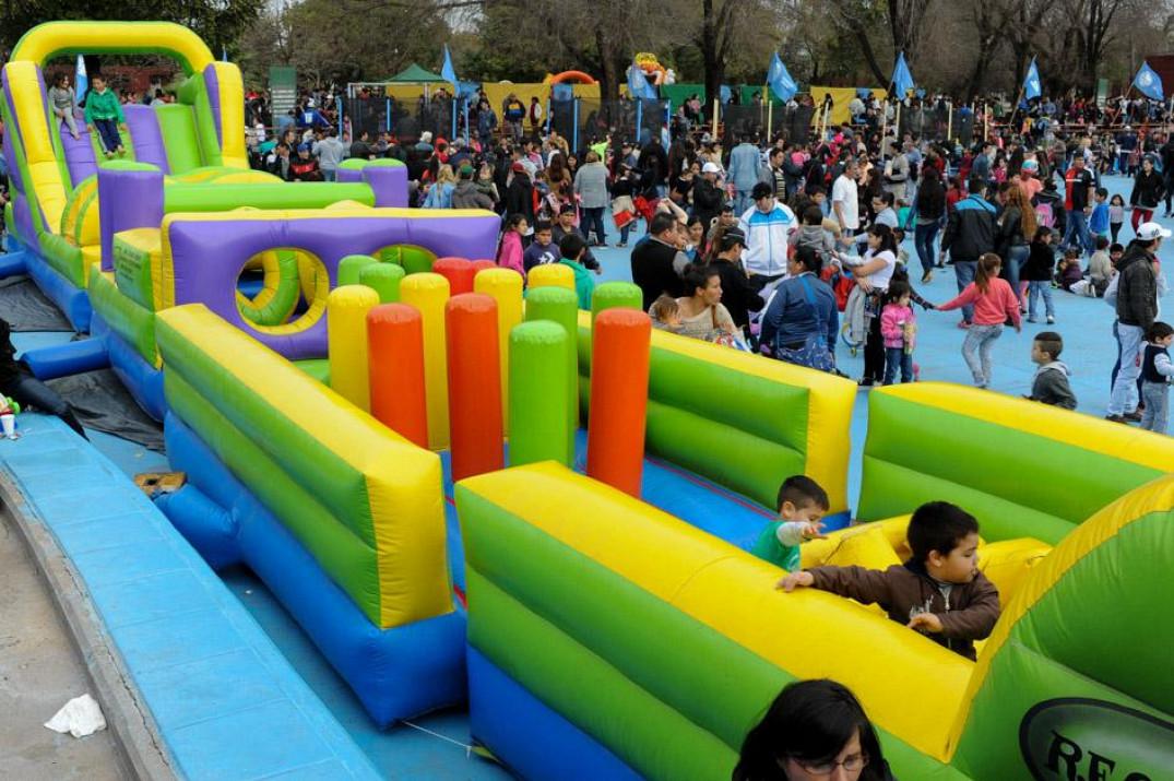 Alquiler de juegos inflables para cumpleaños y festejos en casa Rosario y localidades aledañas.