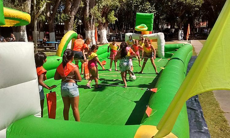Alquiler de juegos inflables para cumpleaños y festejos en casa Rosario y localidades aledañas.