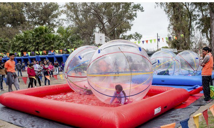 Alquiler de juegos inflables para cumpleaños y festejos en casa Rosario y localidades aledañas.