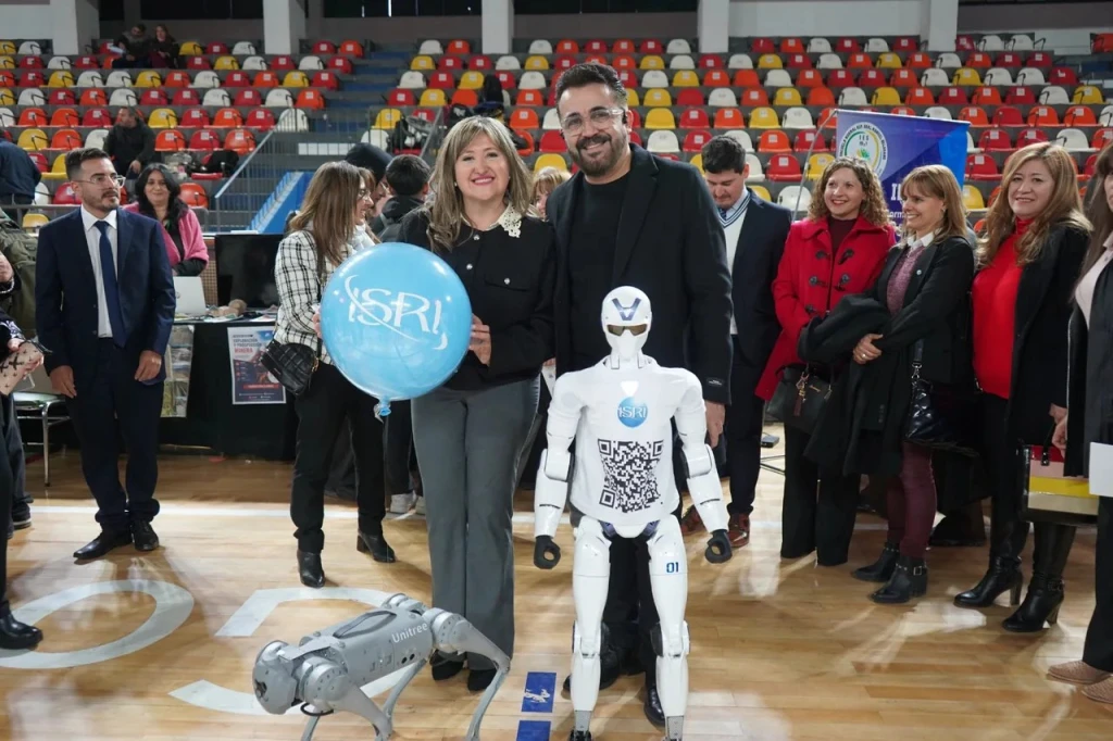 La ministro de Educación de la provincia de San Juan, Silvia Fuentes, junto a Marcelo Pósleman (CEO del ISRI).